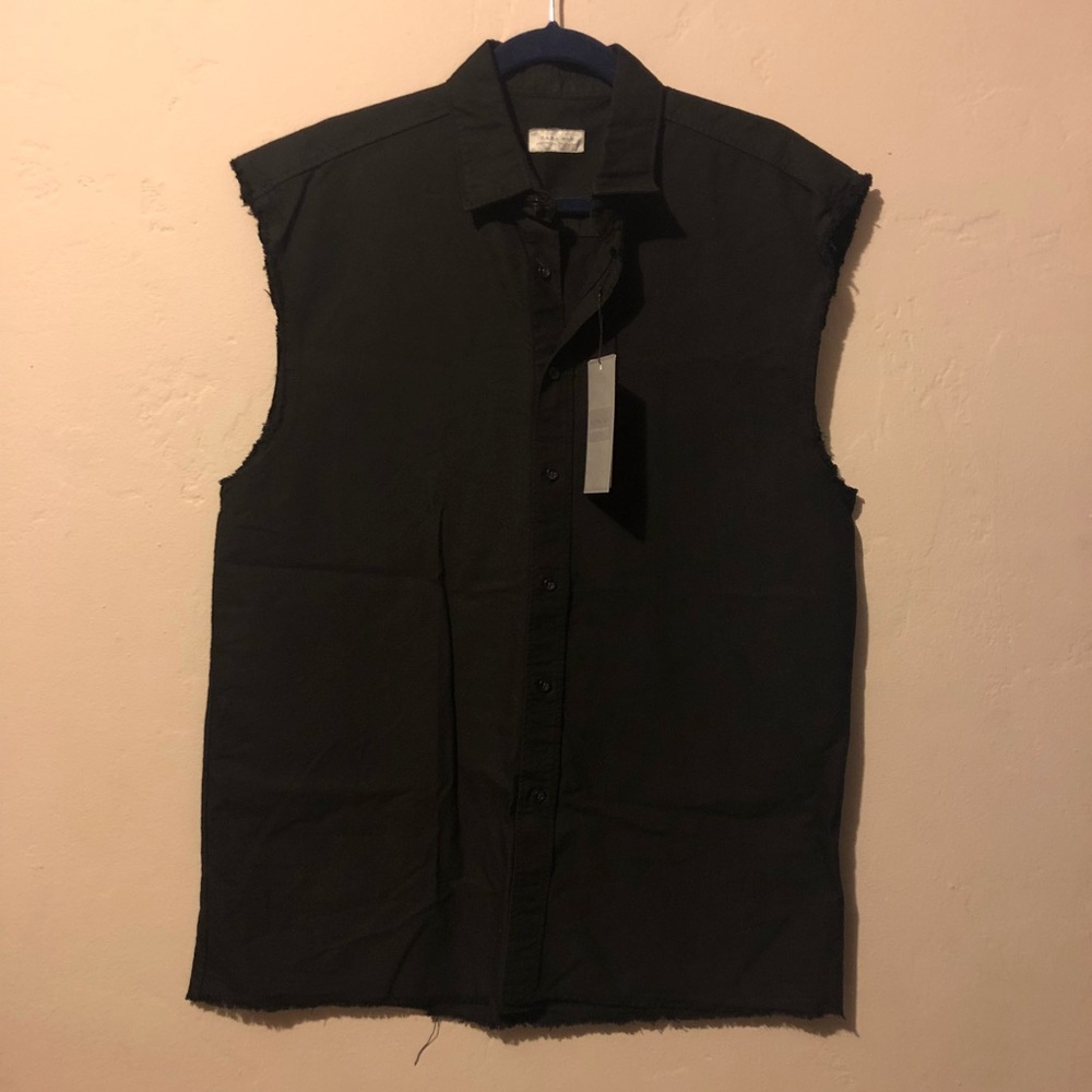 NWT Zara man distressed top